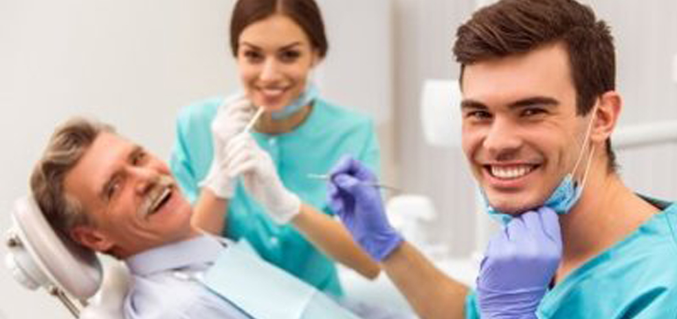 What is the Difference Between a Dentist and an Oral Hygienist in Mississauga?